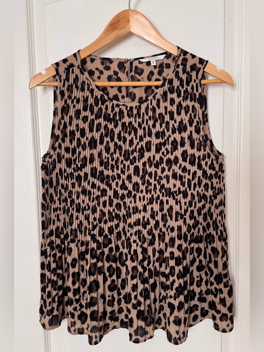 Alfred Sung Leopard Print Pleated Sleeveless Chiffon Top Size US Med
